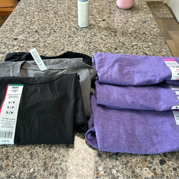 NWT Gilden/Canvas-Bella T-Shirts - Picture 2 of 6